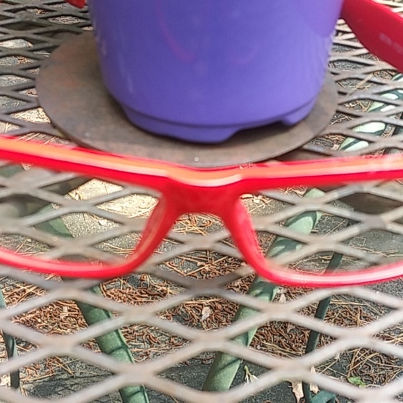 Ruby red specs - Picture 3 of 4